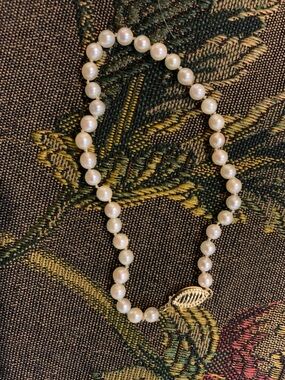 Vintage 1985 Pearl Bracelet with Gold Clasp